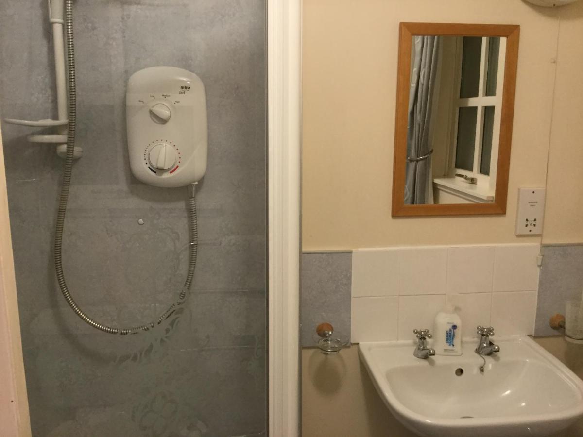 Three-Bedroom Old Cottage Free Parking Інвернесс Екстер'єр фото