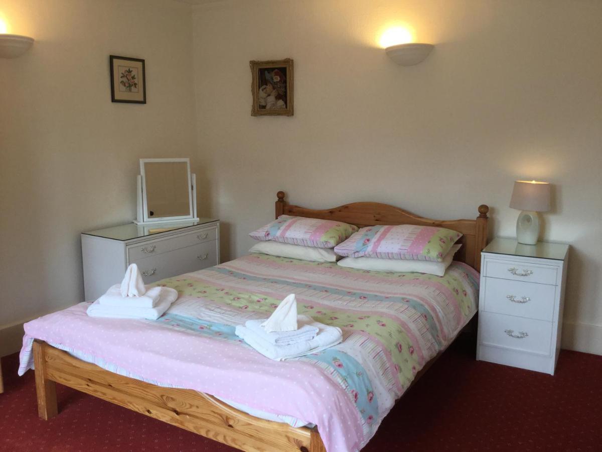 Three-Bedroom Old Cottage Free Parking Інвернесс Екстер'єр фото