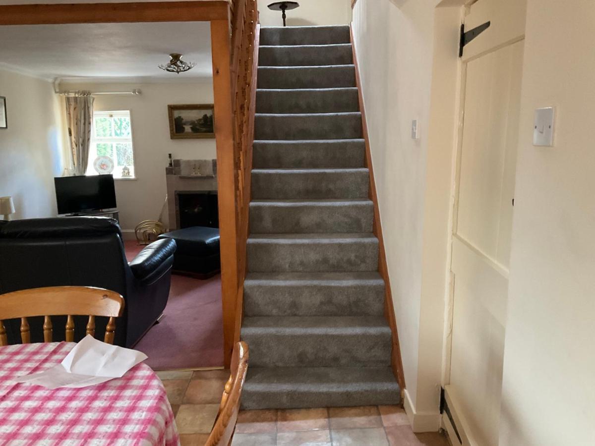 Three-Bedroom Old Cottage Free Parking Інвернесс Екстер'єр фото