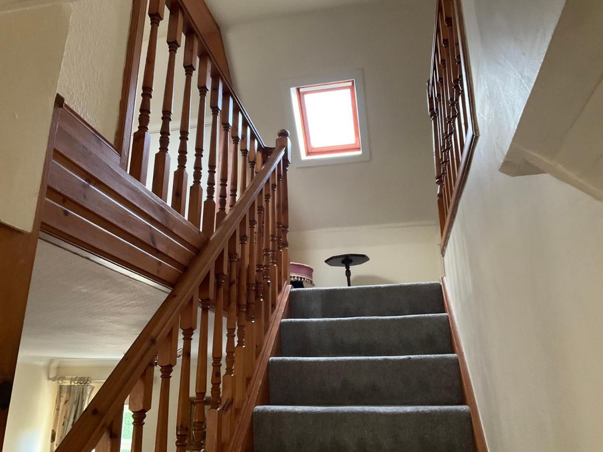 Three-Bedroom Old Cottage Free Parking Інвернесс Екстер'єр фото