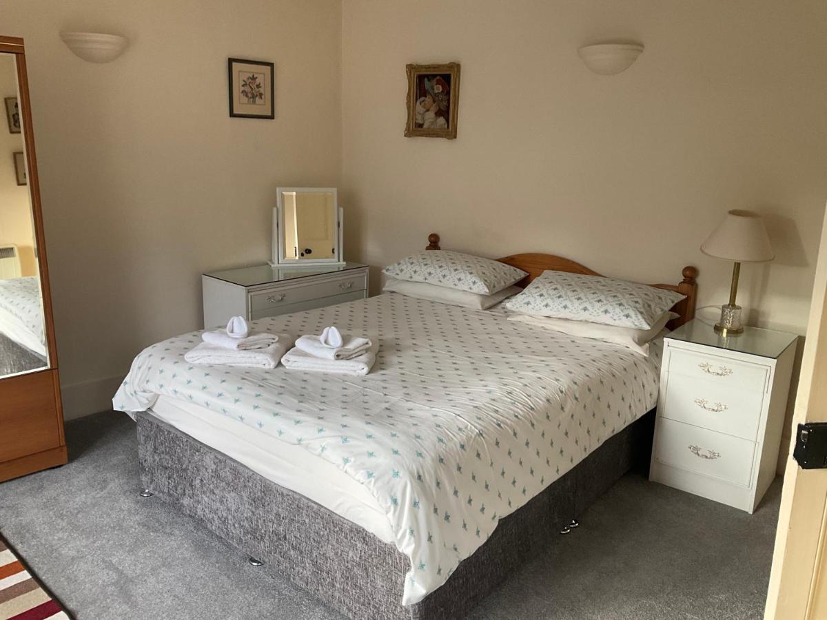 Three-Bedroom Old Cottage Free Parking Інвернесс Екстер'єр фото